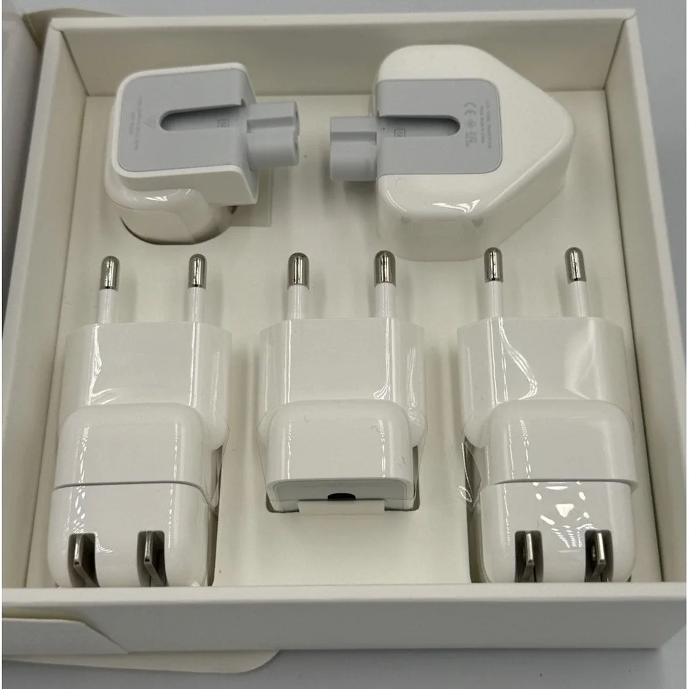 Apple World Travel Adapter Kit MD837AM/A White Brand New Open Box